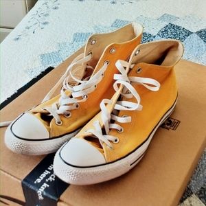 Converse tennis shoes size 10 high tops yellow